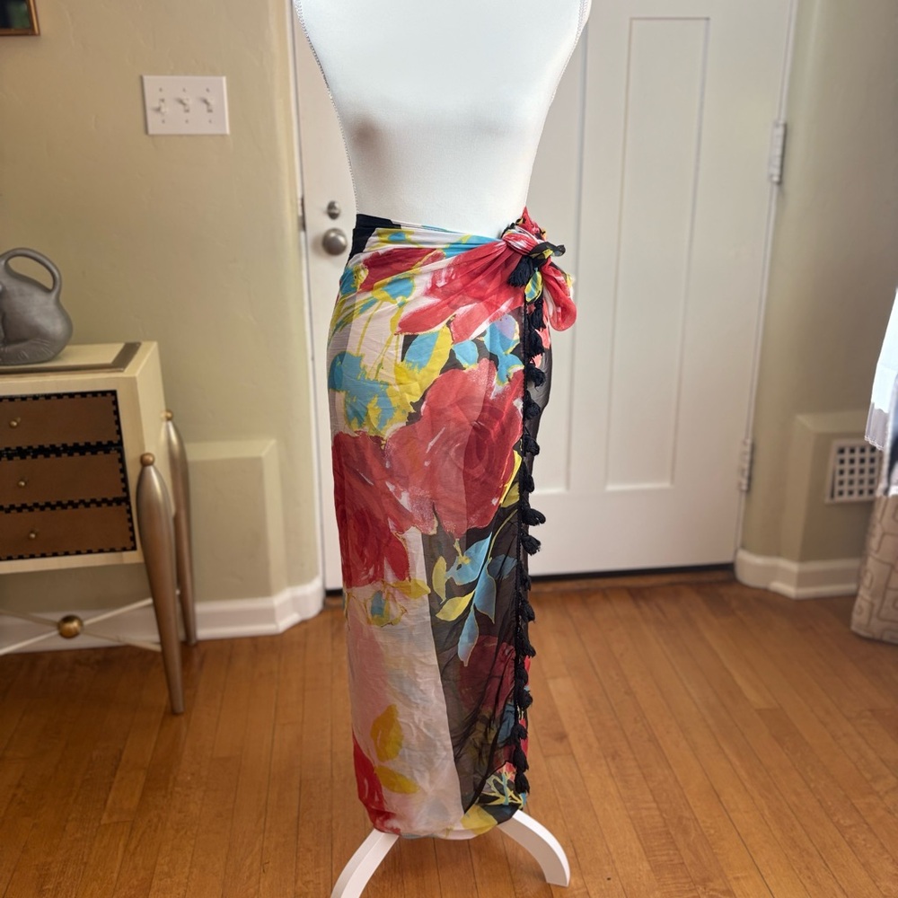 🌺 Sheer Floral Beach Sarong Cover-Up – Tassel Trim – One Size